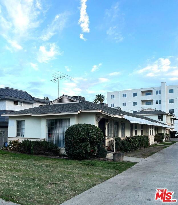 14810 Sylvan Street Property Photo