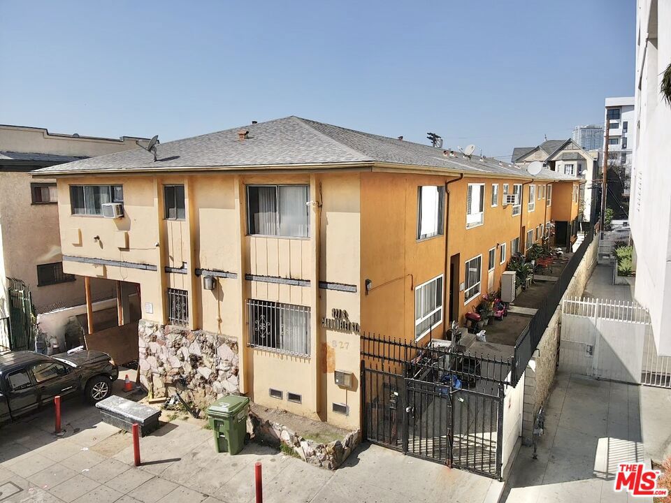 827 S Carondelet Street Property Photo 2