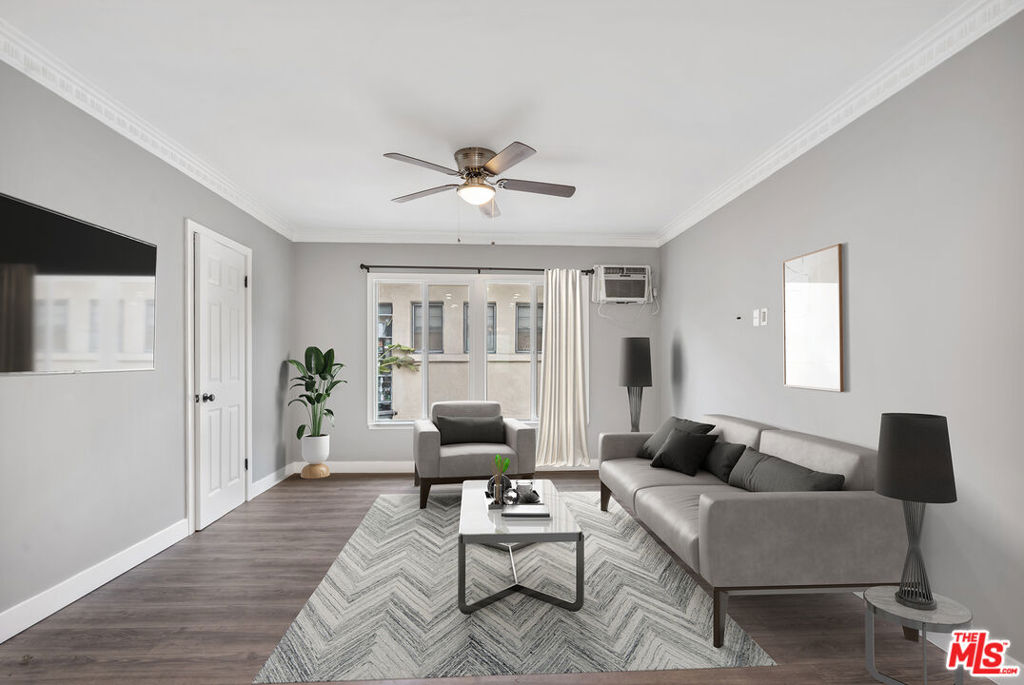 6224 1/2 De Longpre Avenue Property Photo