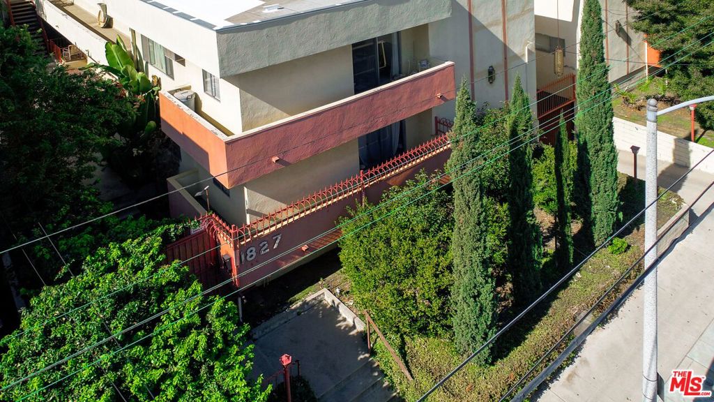 1827 N Van Ness Avenue Property Photo 2