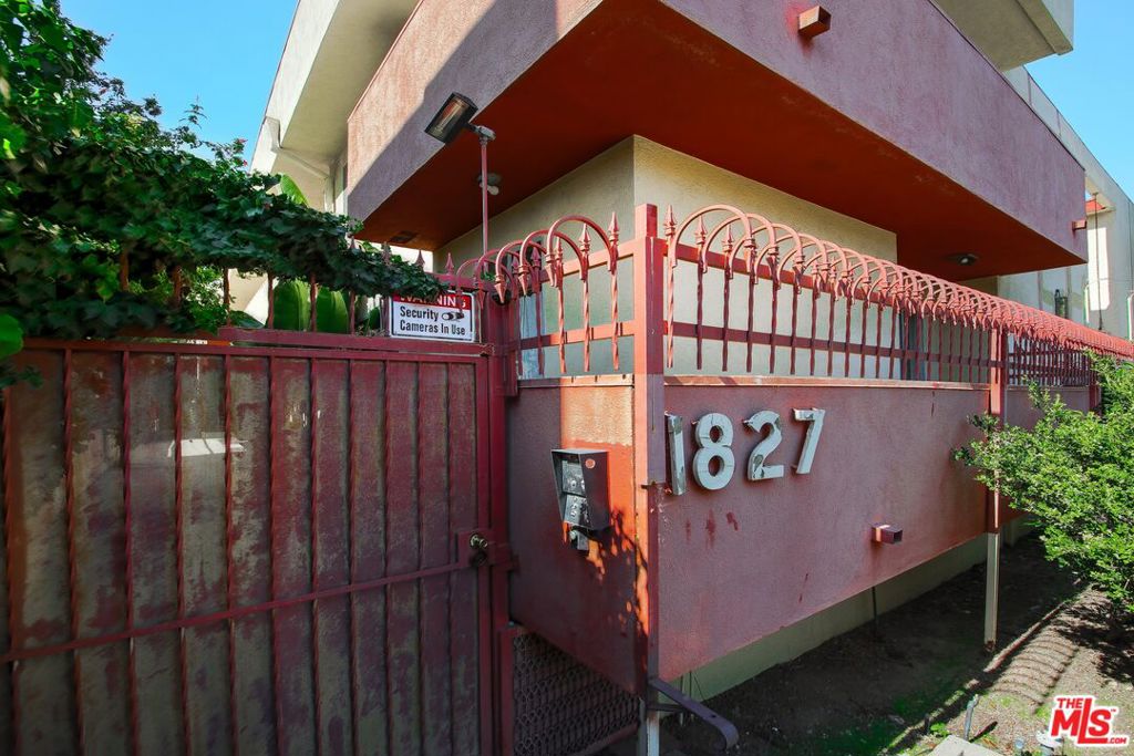 1827 N Van Ness Avenue Property Photo 3
