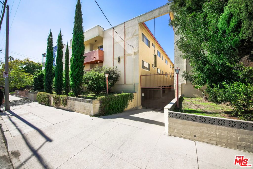 1827 N Van Ness Avenue Property Photo 4