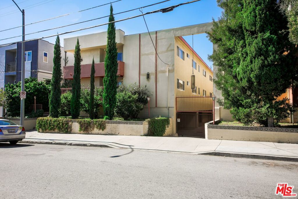 1827 N Van Ness Avenue Property Photo 6