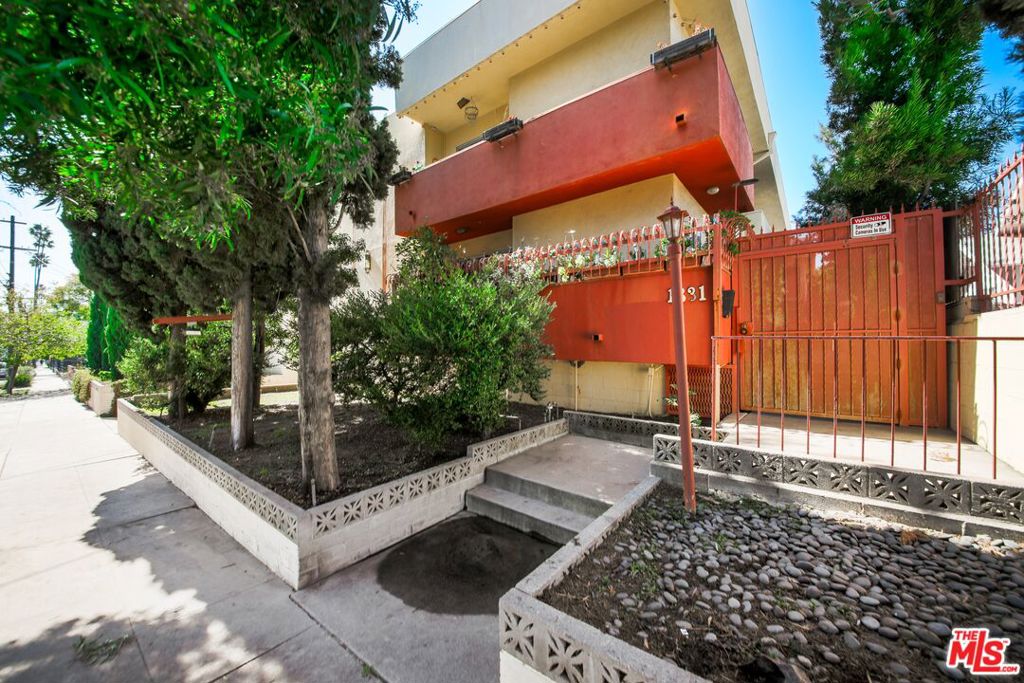 1827 N Van Ness Avenue Property Photo 7