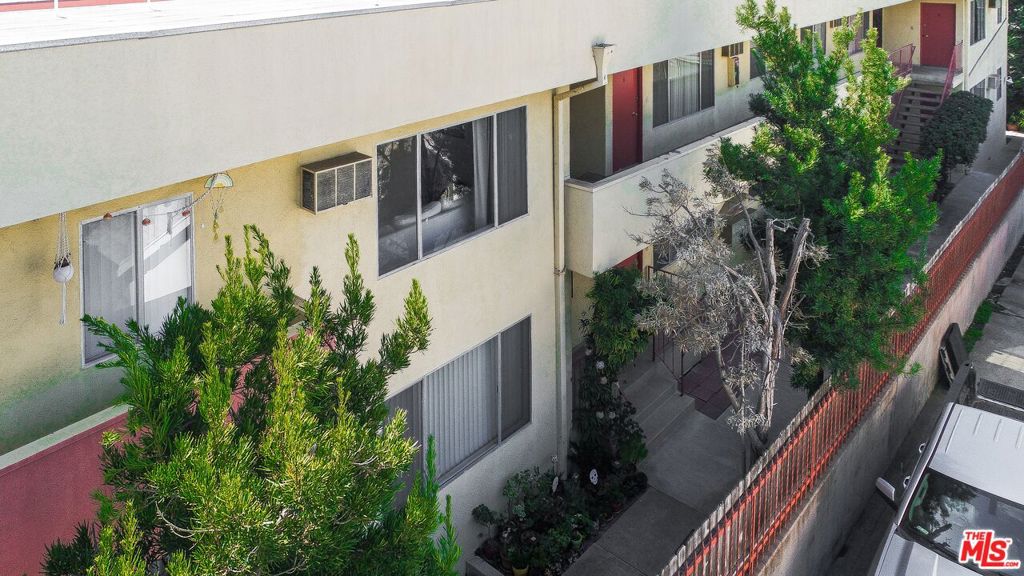 1827 N Van Ness Avenue Property Photo 8
