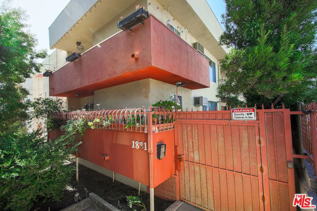 1827 N Van Ness Avenue Property Photo 9