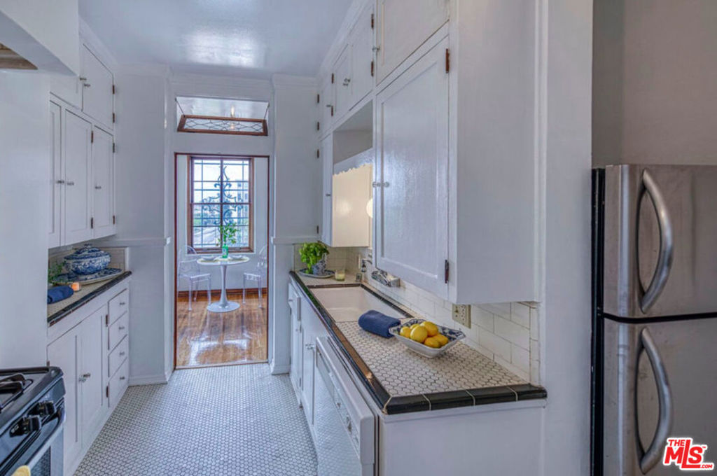 4121 Wilshire Blvd 505 Property Photo 9