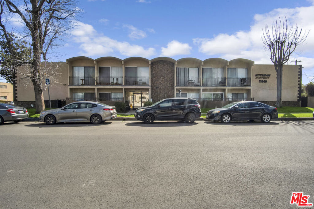 11840 Kittridge Street Property Photo