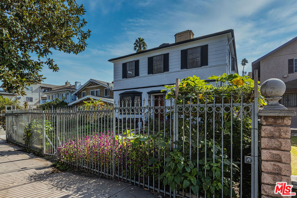 1746 Crenshaw Boulevard Property Photo 2