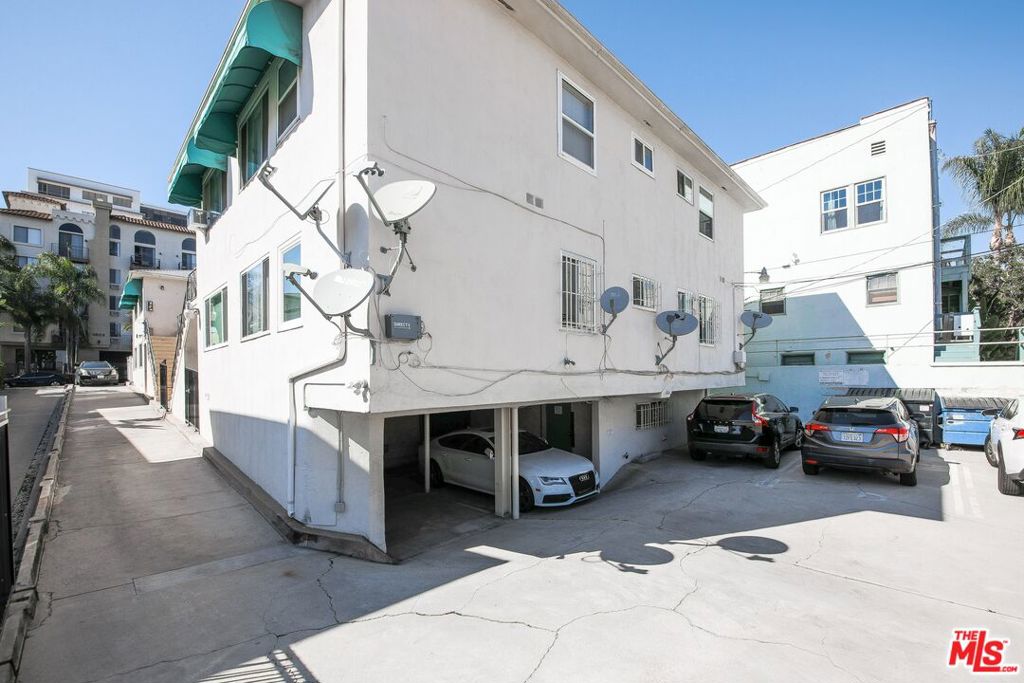 1820 Grace Avenue Property Photo 2