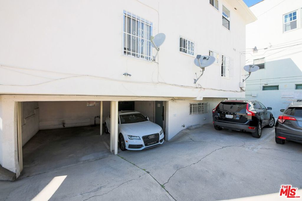 1820 Grace Avenue Property Photo 8