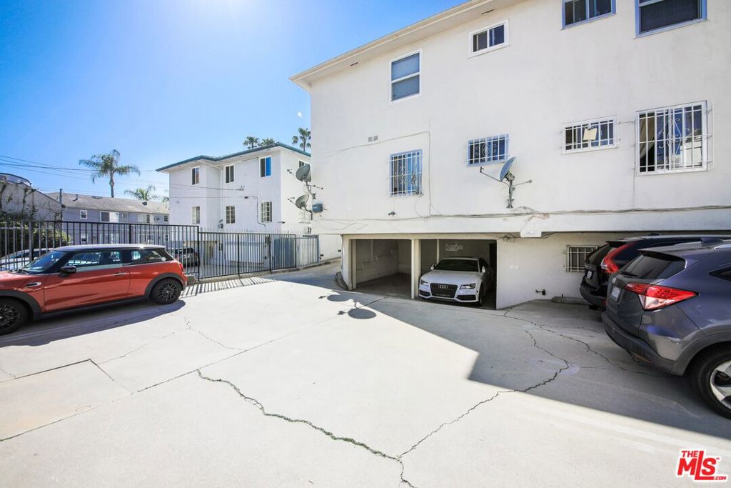 1820 Grace Avenue Property Photo 9