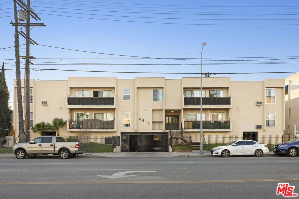 6819 Laurel Canyon Boulevard Property Photo
