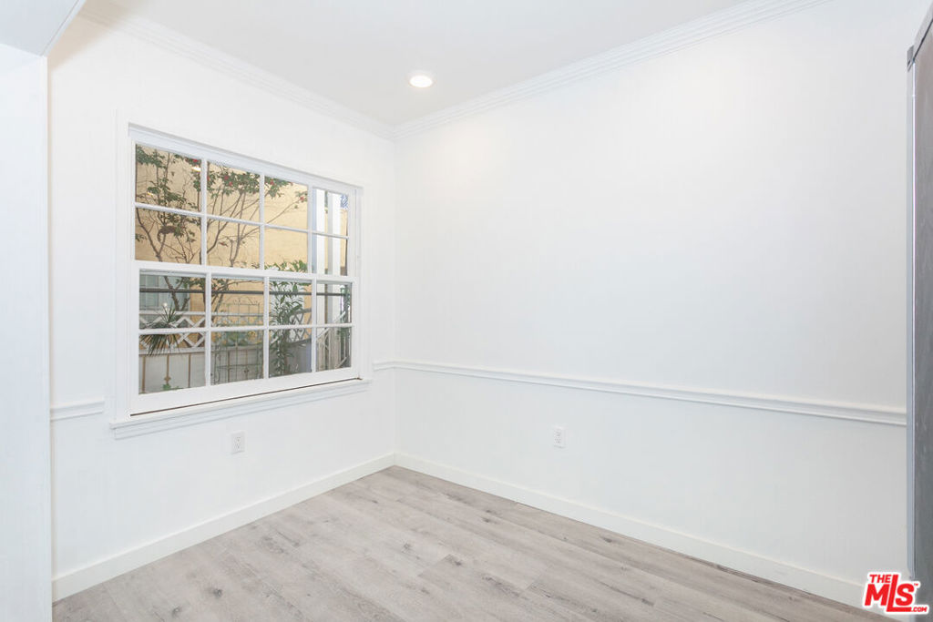 212 S Lasky Drive 3 Property Photo 7