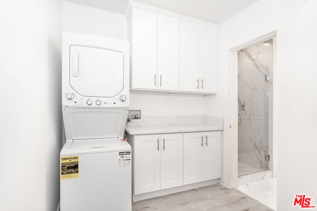 212 S Lasky Drive 3 Property Photo 15