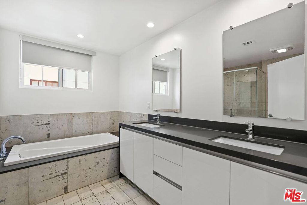 11818 Dorothy Street 203 Property Photo 5