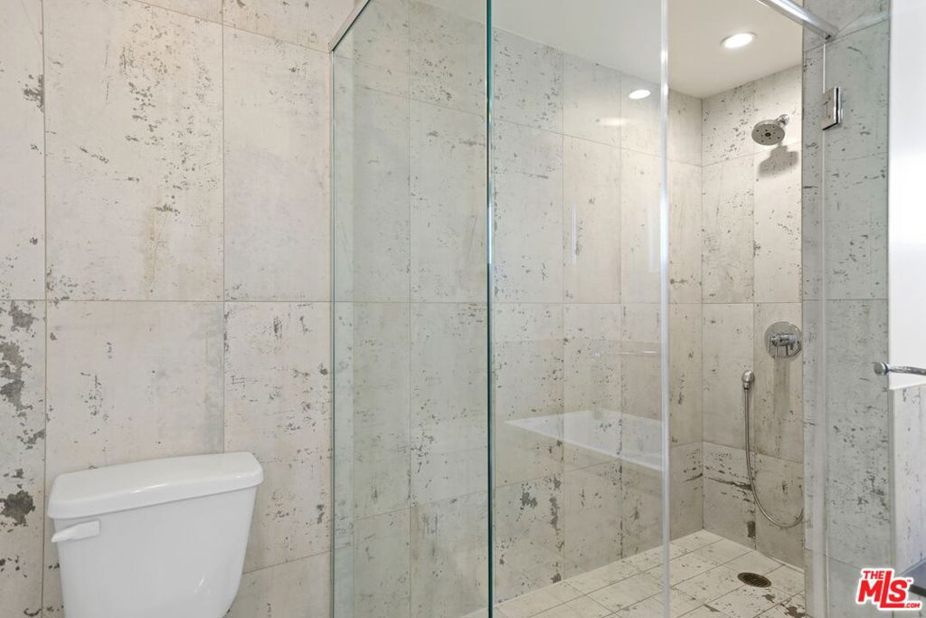 11818 Dorothy Street 203 Property Photo 6