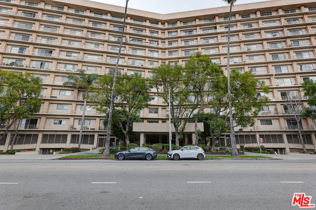 100 S Doheny Drive 223 Property Photo 1