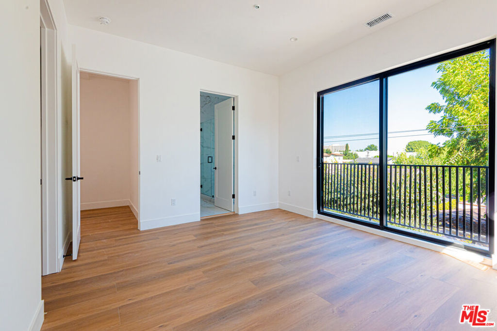 10845 N Morrison Street 2 Property Photo 3