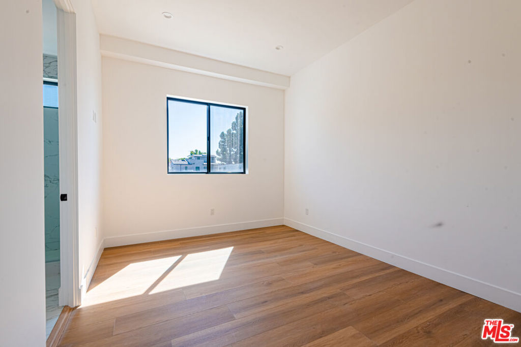 10845 N Morrison Street 2 Property Photo 6