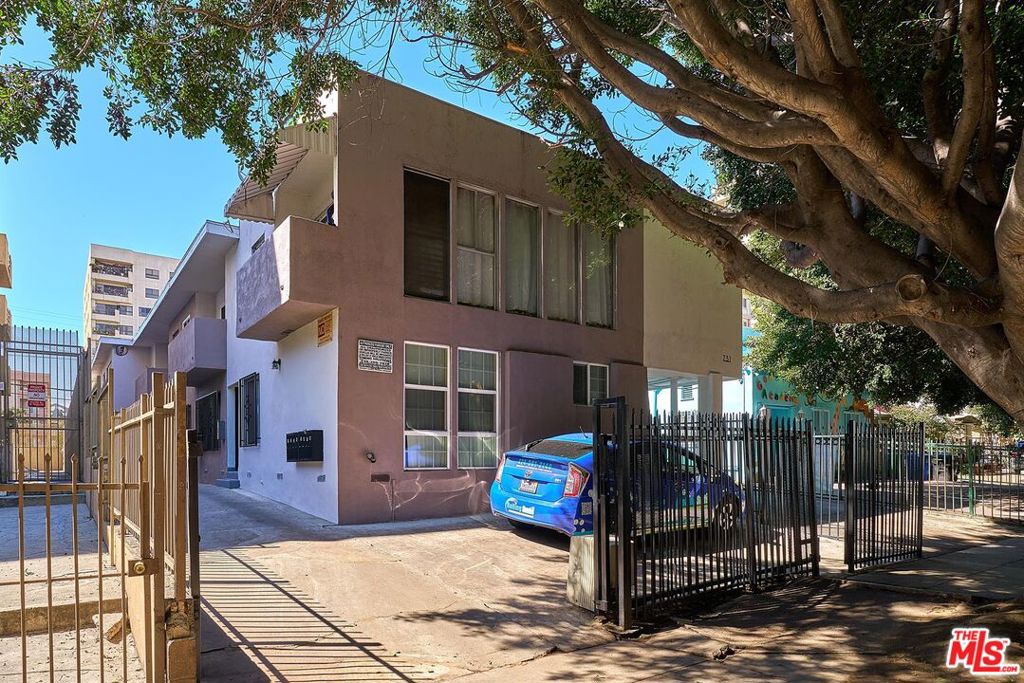 731 Irolo Street Property Photo