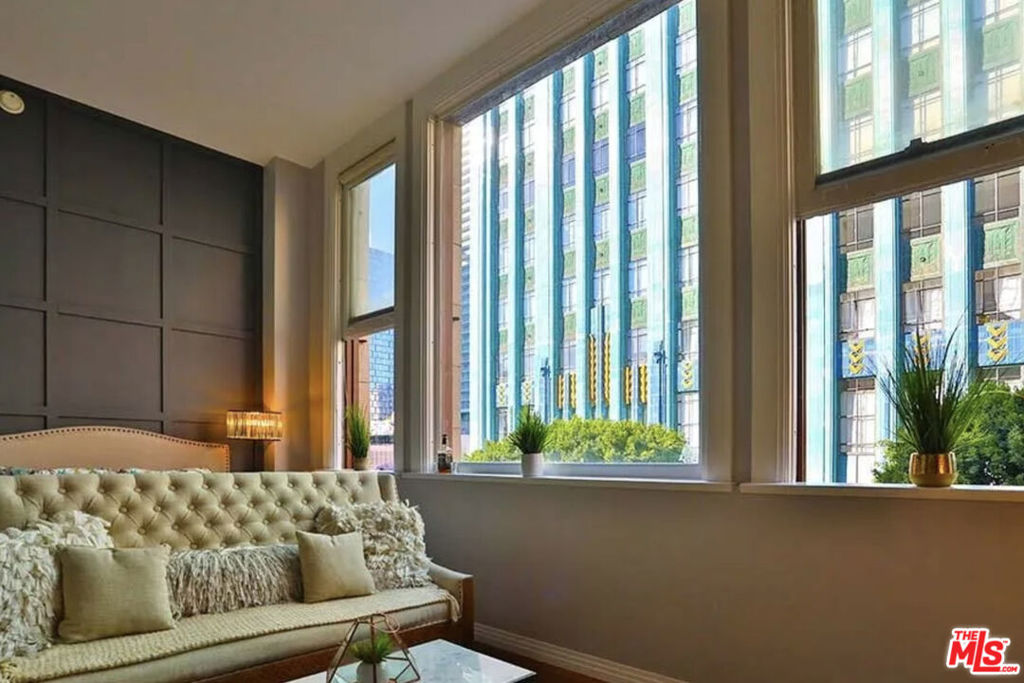 901 S Broadway 204 Property Photo 1