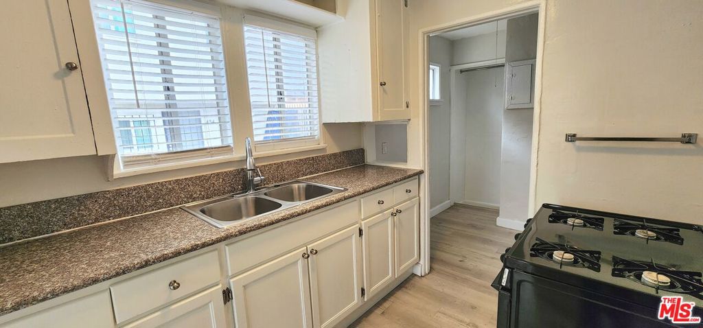 432 W 107th Street Property Photo 24