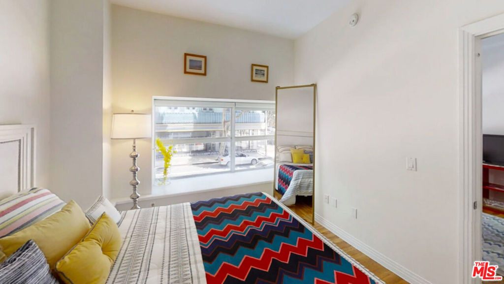 901 S Broadway 402 Property Photo 3