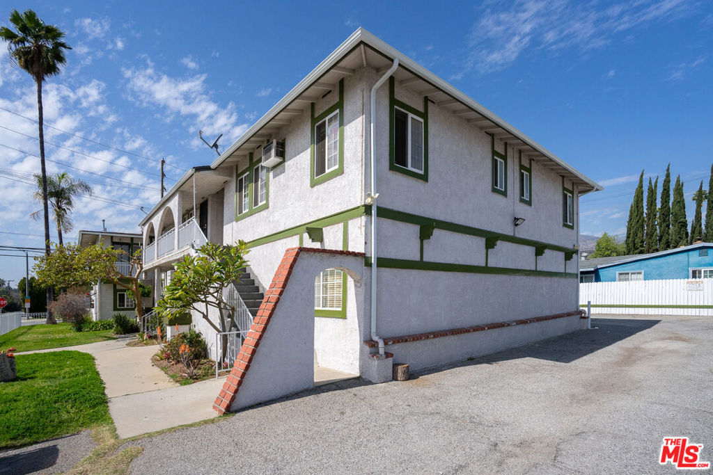 826 S Mayflower Avenue Property Photo 4