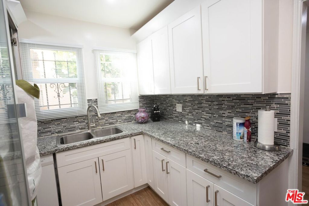 305 307 S Reeves Drive Property Photo 3