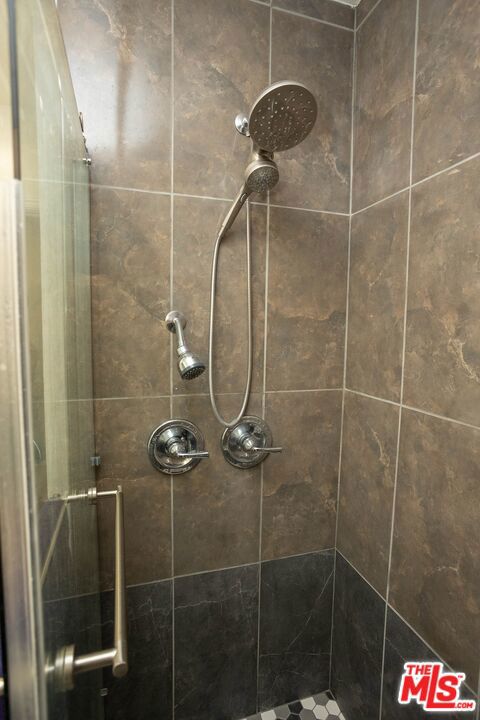 305 307 S Reeves Drive Property Photo 10