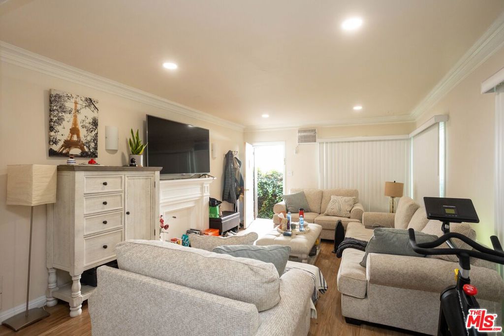 305 307 S Reeves Drive Property Photo 14