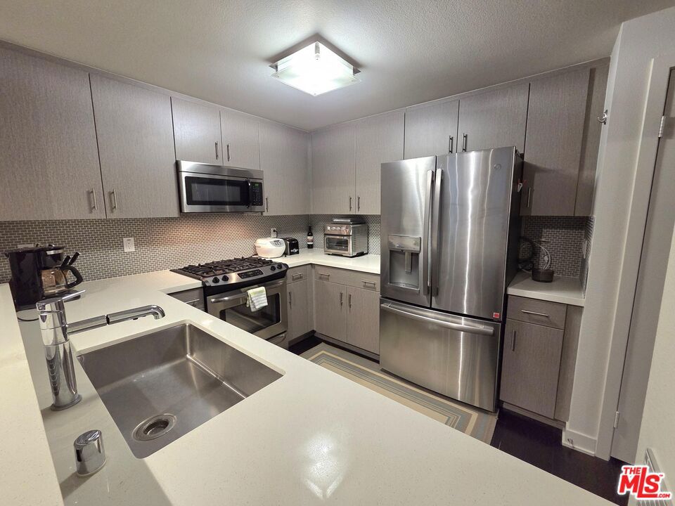 436 S Virgil Avenue 209 Property Photo