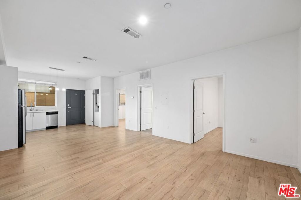 1183 Crenshaw Boulevard Property Photo 9