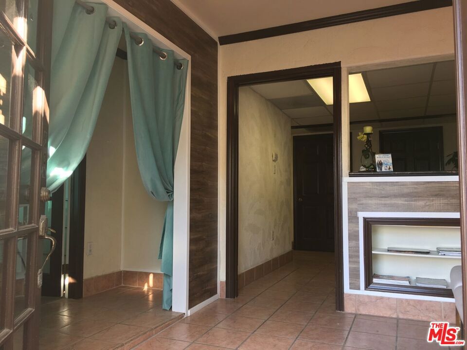 21245 Pacific Coast Highway 21245-1/2 Property Photo 2