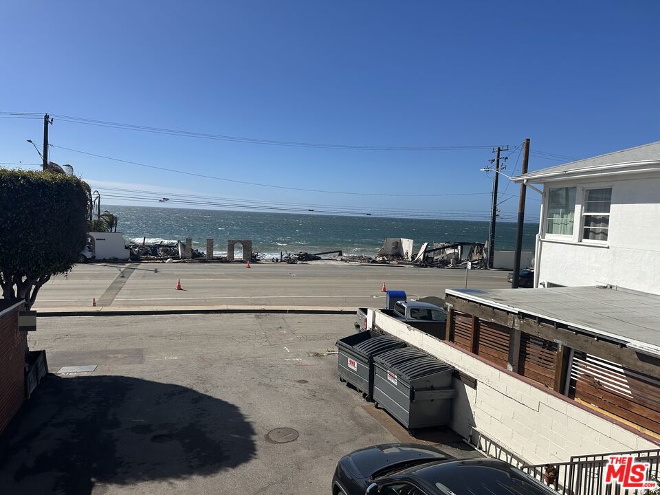 21245 Pacific Coast Highway 21245-1/2 Property Photo 5