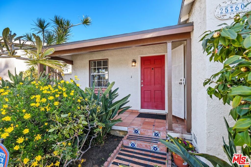 2560 Coolidge Avenue Property Photo
