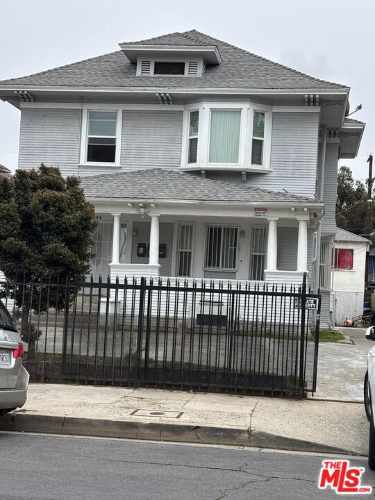 1400 S Westmoreland Avenue Property Photo 2