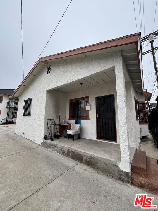 1400 S Westmoreland Avenue Property Photo 4