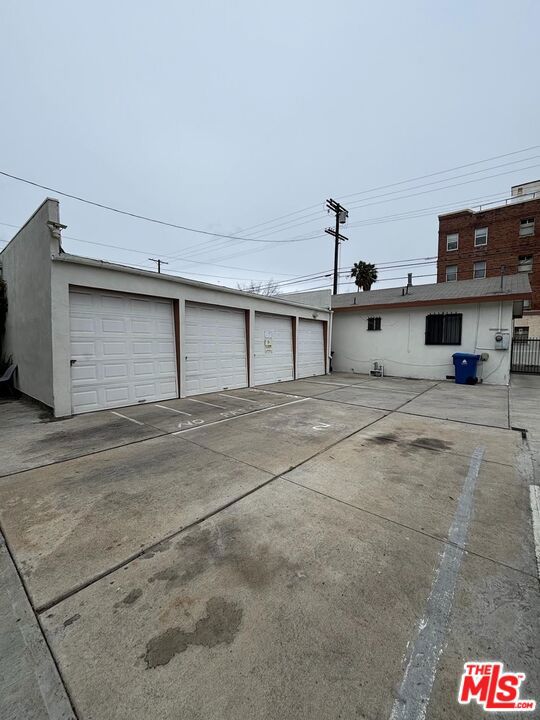 1400 S Westmoreland Avenue Property Photo 5