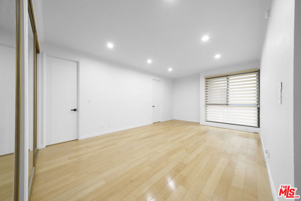 4477 Wilshire Boulevard 306 Property Photo 2