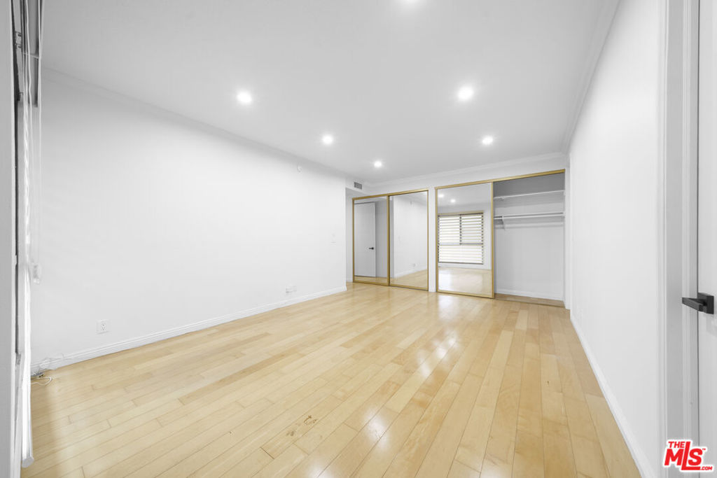 4477 Wilshire Boulevard 306 Property Photo 3