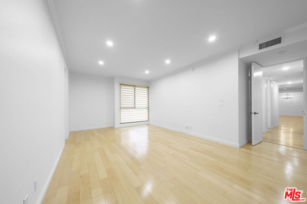 4477 Wilshire Boulevard 306 Property Photo 4