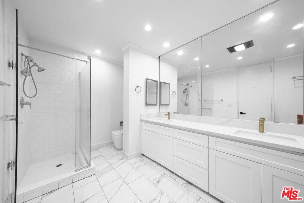 4477 Wilshire Boulevard 306 Property Photo 7