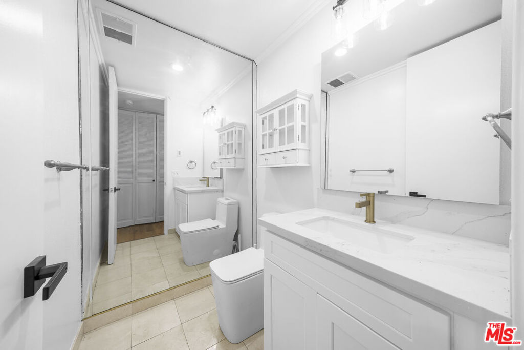 4477 Wilshire Boulevard 306 Property Photo 8