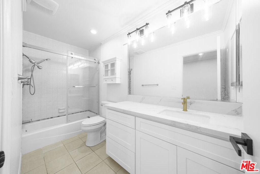 4477 Wilshire Boulevard 306 Property Photo 11