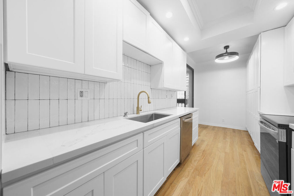 4477 Wilshire Boulevard 306 Property Photo 14