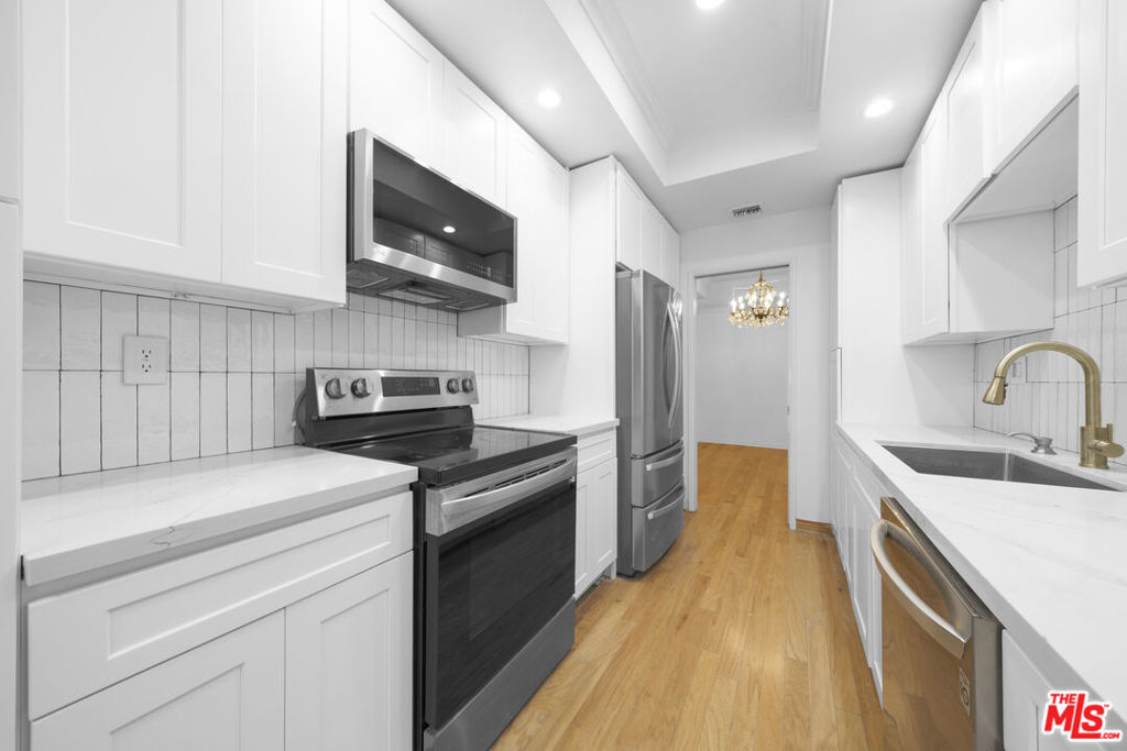 4477 Wilshire Boulevard 306 Property Photo 15
