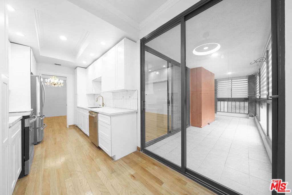 4477 Wilshire Boulevard 306 Property Photo 16