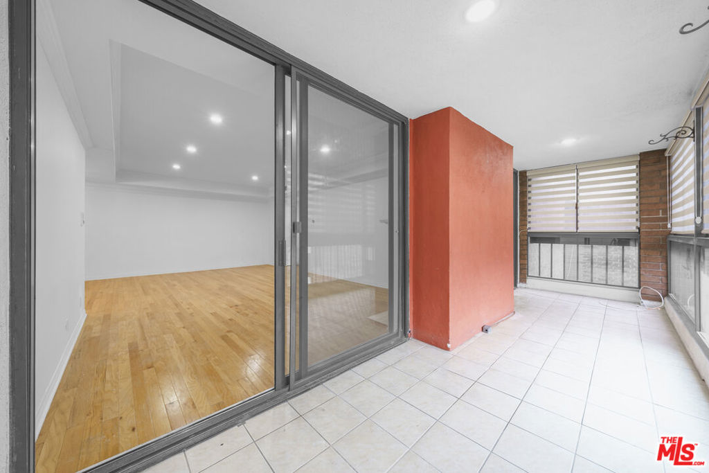 4477 Wilshire Boulevard 306 Property Photo 17